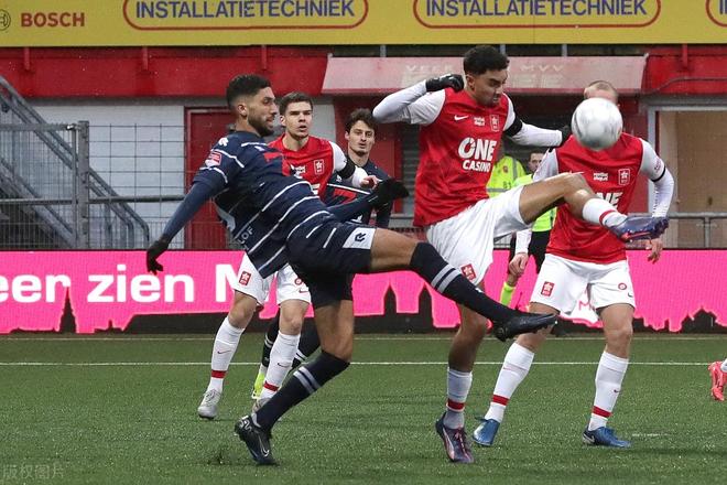 足球运动员 足球运动员